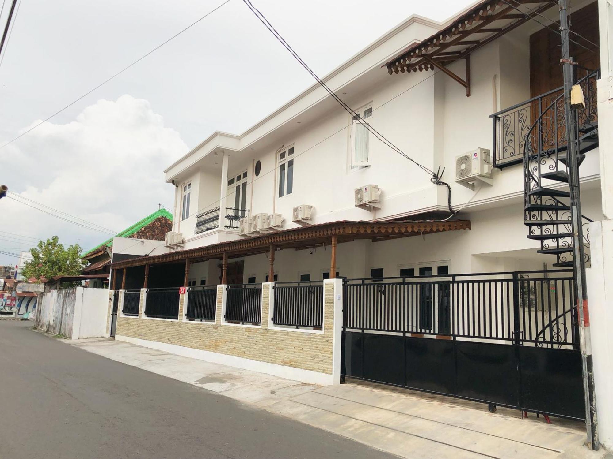 The Lawang Yogya Guesthouse Jogjacarta Exterior foto
